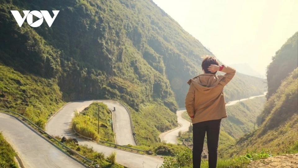 Motorcycle journey on Vietnam’s ‘Happiness Road’ impresses foreign tourists